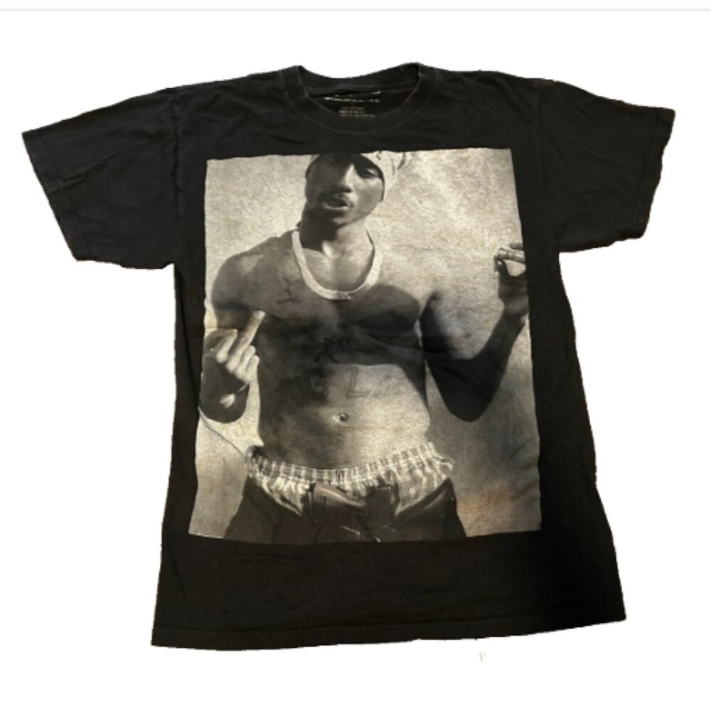 Tupac Shakur Middle Finder, 2011 Small T-Shirt Black Unisex